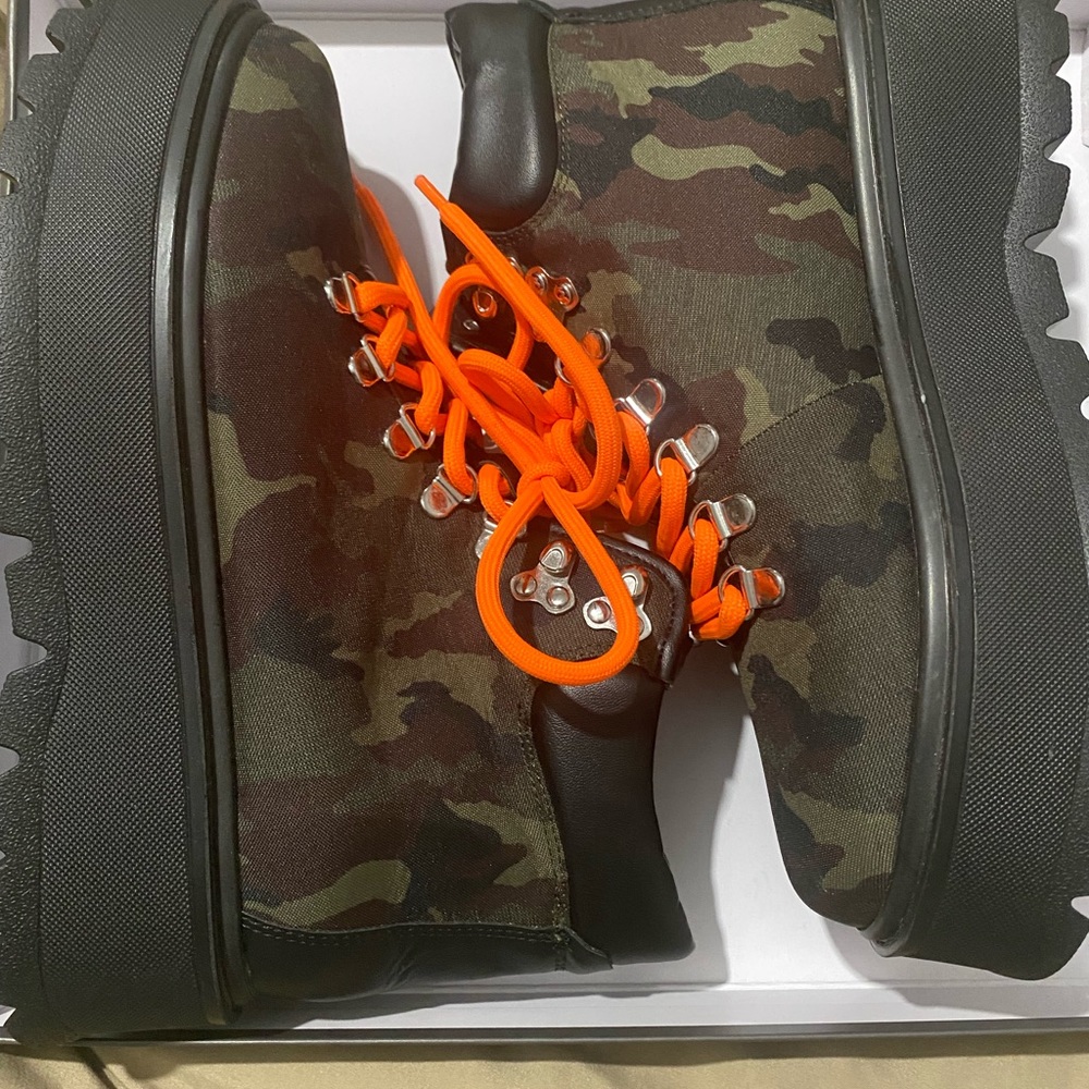 Camo Lace up Platform Boots